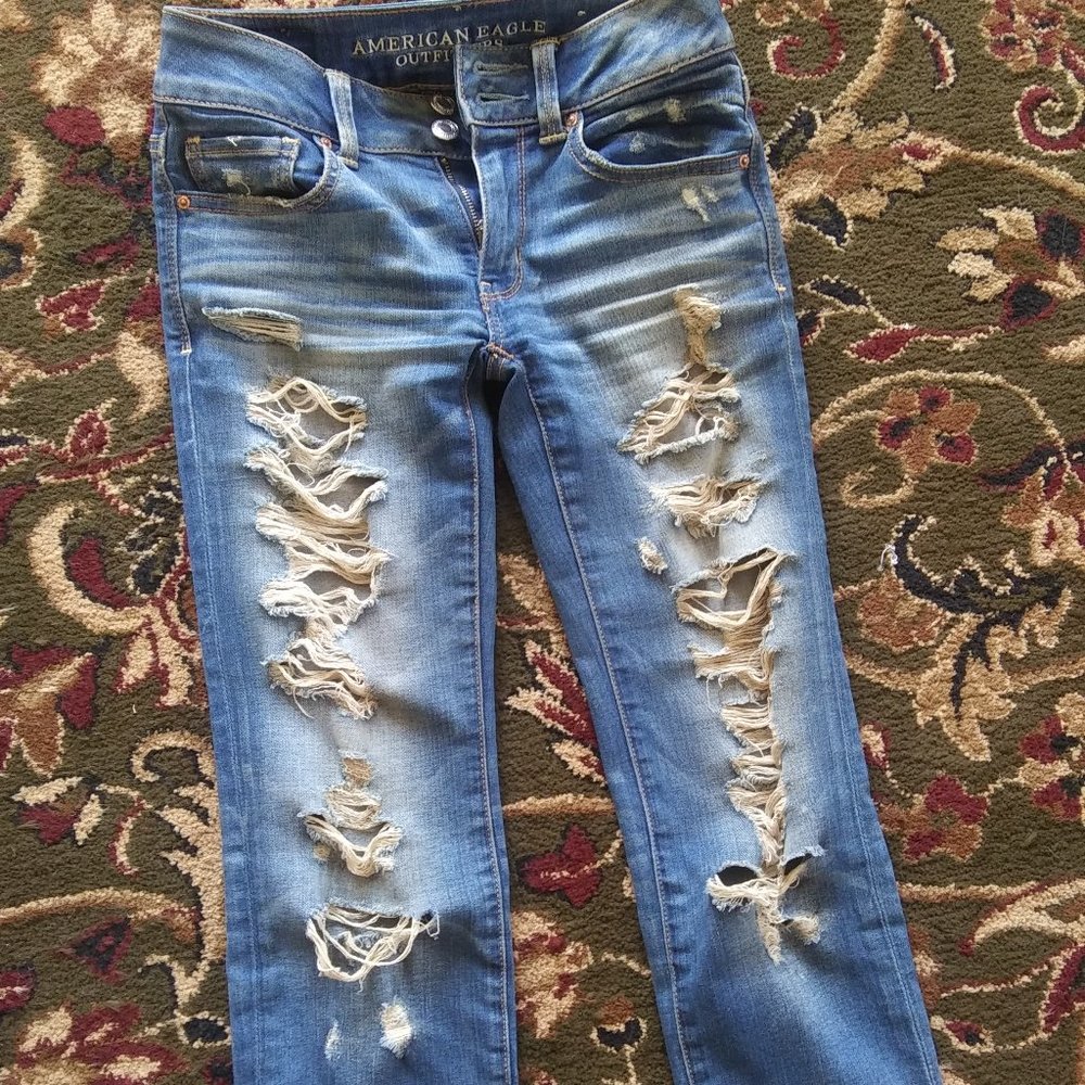 American Eagle cropped destroyed jeans